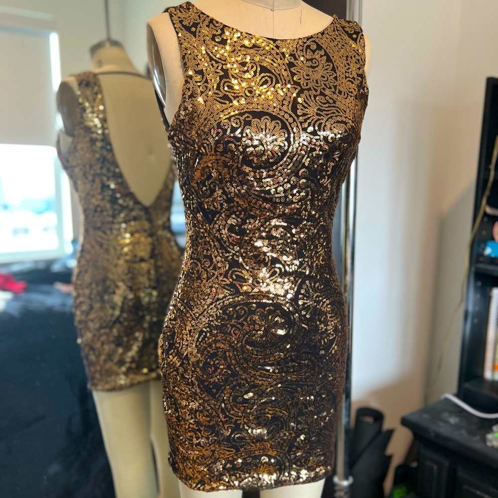 Black and gold sequin cocktail dress size small